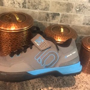 Five ten W’S mtn bike shoes. Excellent condition